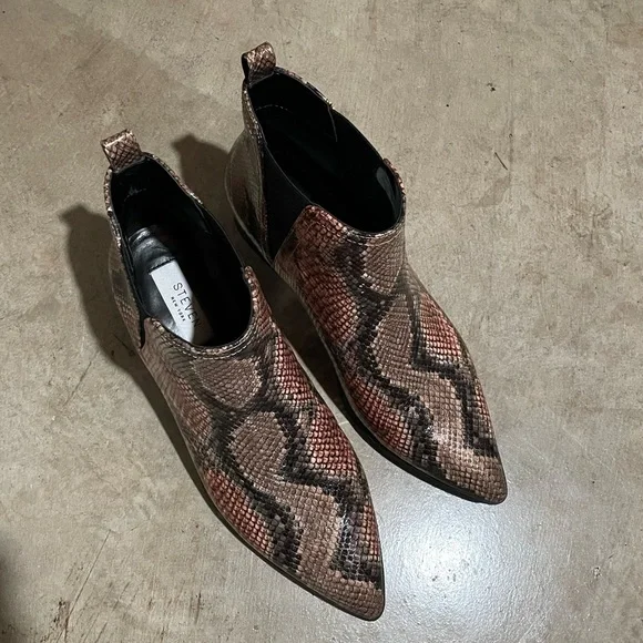 EUC Steven New York Radical V Side booties Pointed Toe Low Heel Snake Print 7.5 - Picture 6 of 12